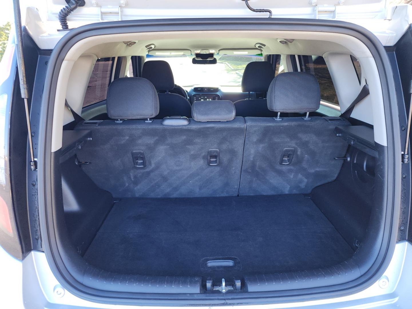 2018 SILVER /Black Kia Soul + (KNDJP3A53J7) with an 2.0L L4 DOHC 16V engine, 6A transmission, located at 1221 Madison St., Shelbyville, TN, 37160, (931) 680-9439, 0.000000, 0.000000 - Photo#3